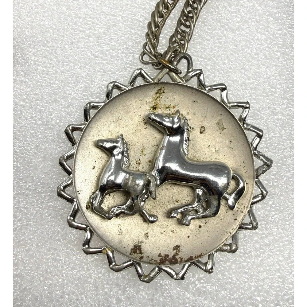 Vintage Horses Equestrian Themed Round Medallion Silver Toned Necklace